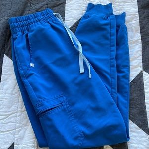 Figs high waisted jogger and one pocket scrub top